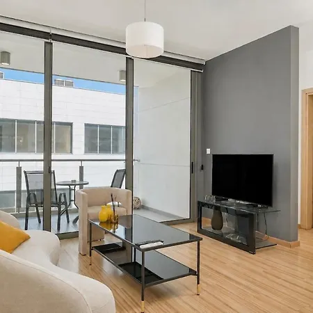 Executive Penthouse With Balcony In Appartamento Nicosia